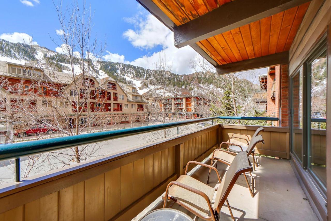 Aspen Square Condominium Hotel Екстер'єр фото